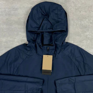 Ensemble de survêtement en polyester respirant et coupe-vent avec veste coupe-vent intégrale zippée en satin et pantalon, personnalisable avec logo, écologique et idéal pour l'hiver - Product Image 4
