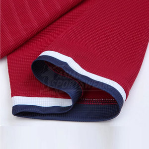 Camiseta de fútbol personalizable. Pedidos al por mayor disponibles. Varios tamaños, colores y estilos para combinar con las preferencias del equipo y del jugador. - Product Image 4