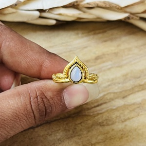 Nouvelle bague couronne très demandée, en laiton plaqué or, avec pierre de lune, style tiara et statement, bohème, pour fiançailles, pour femme, vente en gros - Product Image 6