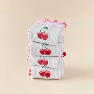 Chaussettes de sport antidérapantes en coton extensible respirant et confortable pour yoga, pilates et fitness, idéales pour l'entraînement en intérieur - Product Image 5