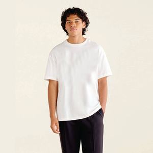 Camiseta extragrande para hombre, corte relajado, ropa informal diseñada para la comodidad diaria, con tela ligera y acabado impecable. - Product Image 1