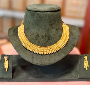 Ensemble de bijoux de mariée traditionnel plaqué or pour femme, comprenant un collier pendentif Jhumka, des boucles d'oreilles et une bague, modèle 23035 - Product Image 5