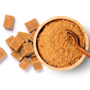 Sucre roux non raffiné en poudre, 100% pur et naturel, édulcorant dans un bol en bois pour la cuisine, la pâtisserie, la cuisine gujaratienne - Product Image 1