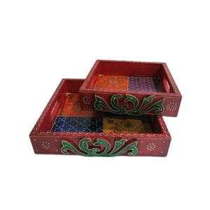 Plateaux de service carrés en bois faits à la main, lot de 2 (Art Déco) - Résistants à la chaleur et avec fonction coulissante pour les mariages et les occasions de Diwali - Product Image 1