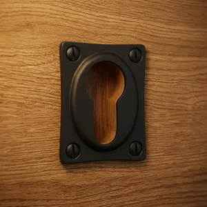 Placas de hierro para escudos de cerradura más vendidas con protección antirrobo para puertas de seguridad, puertas de entrada, puertas de oficina y hogar, disponibles para la venta - Product Image 1