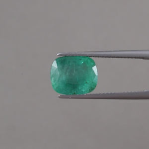 Esmeralda Verde Natural Certificada por IGI, Suelta, 5.15 Quilates, Corte Octogonal 11x9.5mm, Tallada a Mano, Pulida, Encerada/Aceitada, Excelente Claridad - Product Image 1