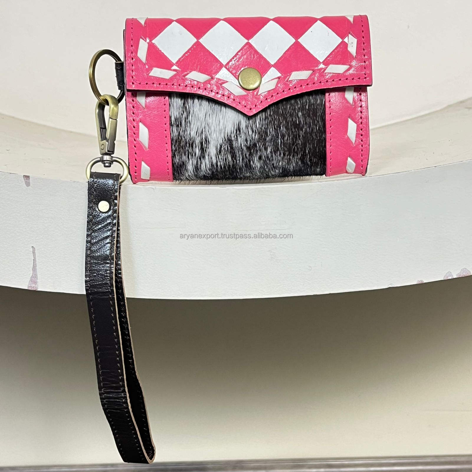 ลายตารางหมากรุกสีชมพูและขาว