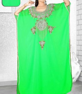 Abaya longue brodée verte pour femme, manches longues, couleur unie, en polyester, grande taille, style Moyen-Orient, pour soirée - Product Image 1