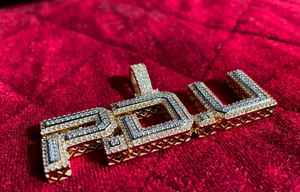 จี้ชื่อแบบกำหนดเองสำหรับผู้ชาย เครื่องประดับฮิปฮอปสุดหรู ของขวัญสุดเท่ห์ จี้แร็ปเปอร์ประดับเพชรโมอิสซาไนต์ จี้ตัวอักษรแบบกำหนดเอง - Product Image 2