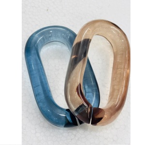 Arte en resina decorativo. El nuevo diseño colorido de eslabones de cadena de resina, disponible en tamaño grande y pequeño, y con posibilidad de personalizar el logotipo. - Product Image 1