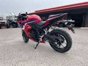 Moto sportive CBR500R rouge, 500 cm³, transmission 6 vitesses, ABS, EFI, moto de tourisme sportive - Product Image 4