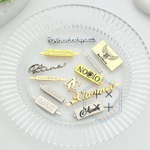 Accesorios de Aleación de Zinc Duraderos con Diseño Personalizado y Logotipo Metálico Dorado Impreso en Serigrafía para Ropa y Bolsos - Product Image 2