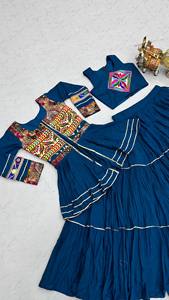 Conjunto Indio-Pakistaní Azul Bordado, Lehenga Choli de Manga Larga, Vestido Plisado en Capas, Ropa para Festivales - Product Image 5