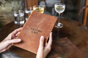 Porte-menu pliable en cuir de luxe, design confortable pour restaurants, cafés, hôtels - Qualité supérieure artisanale LMC-0074 - Product Image 3