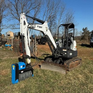 Mini-excavatrice sur chenilles Bobcat E50, excavatrice compacte sur chenilles avec accessoire de débroussaillage - Product Image 1