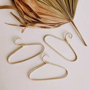 Venta al por mayor precio más barato percha de ropa de ratán perchas naturales sostenibles para Lencería traje de baño ropa interior - Product Image 2