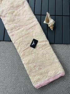 Sari de Lujo de Organza de Seda Kora con Bordado Pesado Chikankari Hecho a Mano Estilo Lucknowi para Fiesta Nupcial India y Boda - Product Image 3