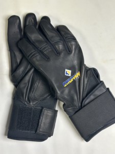 Gants de baseball en cuir noir personnalisés pour l'interieur de terrain, protection UV, imperméables, avec grip intégral sur la paume et sangle de poignet réglable - Product Image 2
