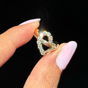 Anillo de Compromiso y Boda de Oro Sólido de 14K con Diamante Redondo Cultivado en Laboratorio en Forma de Corazón, Joyería Fina - Product Image 2
