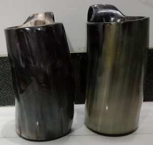 Chope artisanale viking nordique en corne de bœuf authentique pour bière, hydromel et vin – Verre médiéval pour boisson - Product Image 1