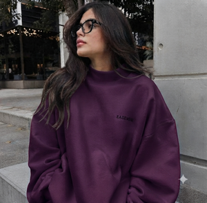 เสื้อสเวตเชิ้ตคอเต่าทรงโอเวอร์ไซส์สำหรับผู้หญิง ผ้าคอตตอนย้อมสีแบบ Garment Dyed สไตล์ลำลองแนวสตรีทแวร์ - Product Image 1