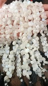 Cuentas de Piedra Lunar Arcoíris Blanca Natural de 6-12 mm en Forma de Corazón de 8 Pulgadas de Largo - Product Image 4
