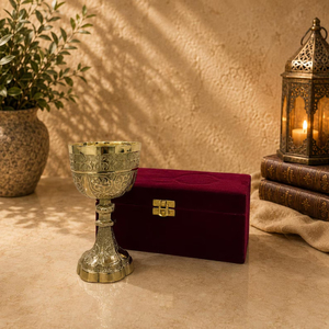 Tasse à thé et soucoupe décoratives en laiton pour la présentation ou l'usage pratique, gobelet avec détails anciens et style inspiré du patrimoine - Product Image 2