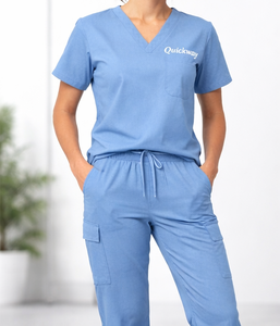 Tenue de travail en tissu coton T/C OEM/ODM, haut à col en V et pantalon cargo avec poches, ensemble de blouses confortables pour le personnel de santé - Product Image 6