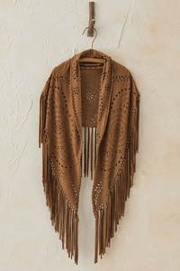 Châle en daim camel à franges avec motif géométrique ajouré, poncho long à pompons pour femme, écharpe bohème toutes saisons - Product Image 2