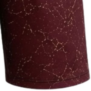 Shorts d'entraînement athlétiques à imprimé marbré bordeaux et or avec taille élastique, légers, respirants, pour le sport, la gym et la performance - Product Image 2