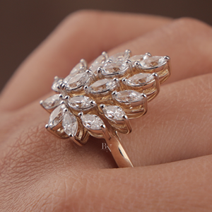 Anillo de Compromiso para Mujer en Plata, Oro de 10K, 14K o 18K con Moissanita de Corte Redondo de 2.1 Quilates, Joyería Fina y Elegante para Novia - Product Image 4