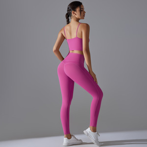 Ensemble de yoga pour le fitness, le sport et l'entraînement en salle de sport, avec haut à motif uni et logo frontal, et ensemble de vêtements de sport pour la gym et le fitness, ensemble de yoga - Product Image 4