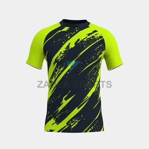 Rashguard de compression extensible léger pour homme avec design personnalisé et logo frontal pour la salle de sport et le MMA - Product Image 1