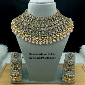 Juego de Collar y Pendientes de Lujo Vintage de Cobre Chapado en Oro con Perlas y Kundan, Maang Tikka para Mujer, Certificado por Terceros para Bodas - Product Image 1