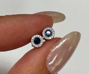 ต่างหูแบบติดหูทรงกลมประดับไพลินสีน้ำเงิน ขายส่ง ทอง 14k 18k พลอยจำลองทรงกลม ประดับเพชรเล็กๆ ผลิตจากห้องปฏิบัติการ - Product Image 4