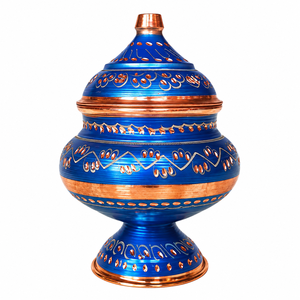Urna Decorativa de Cobre Azul con Tapa y Patrón Tradicional Grabado, Base con Pedestal para Decoración de Hogar de Lujo, Venta al Por Mayor, Exportación B2B - Product Image 1