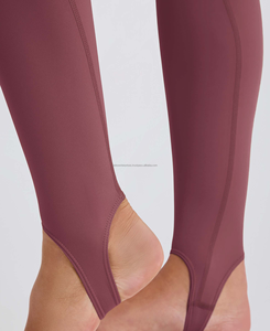 Ensemble de yoga sportif pour femmes, legging taille haute longueur genou, motif uni, respirant, Spandex/Nylon, séchage rapide à l'avant, haute qualité - Product Image 6