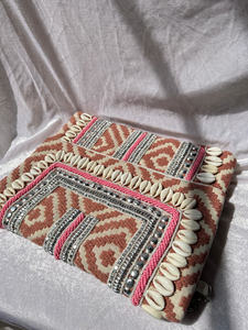 Sac fourre-tout à franges en coquillages de cauris, pochette ornée de motifs tribaux, sac à main ethnique tendance pour femme, idéal pour les vacances et la mode boutique - Product Image 2