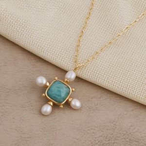 Collier pendentif en amazonite plaqué or - Collier ajustable avec croix en perle d'eau douce, bijoux pour elle - Product Image 4