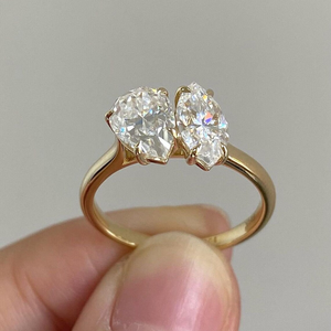 Bague de fiançailles en or jaune 10K massif avec deux pierres de moissanite taille poire marquise, bague Toi et Moi, cadeau d'anniversaire pour femme - Product Image 3