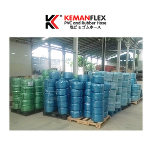 สายยางรดน้ำพลาสติก PVC ยืดหยุ่นได้ KEMANFLEX สีเขียวและน้ำเงิน ขนาด 1 1/4 นิ้ว สำหรับรดน้ำสวน ความยาว 50 เมตร ใช้ภายนอกอาคาร - Product Image 3