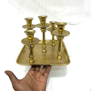 Candelabro de color ámbar cálido con cinco brazos sobre bandeja, decoración duradera para el hogar - Product Image 2