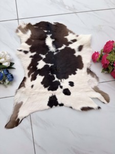 Alfombras de Cuero Vacuno Estilo Western, Color Marrón Oscuro y Blanco, para Sala de Estar Moderna, Decoración Boho Escandinava, 100% Cuero Vacuno Natural - Product Image 3