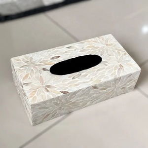 Boîte à mouchoirs rectangulaire moderne en nacre MOP, porte-serviettes décoratif fait main en coquille de Capiz, écologique et durable, Uttar Pradesh - Product Image 2