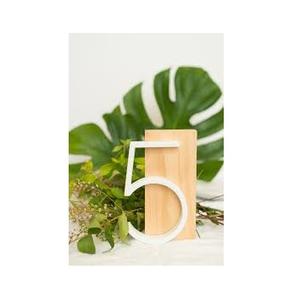 Numéros de table de mariage modernes en métal blanc avec base en bois 1-20, signalétique d'événement feuille de Monstera, décoration de fête, numérotation de table de restaurant - Product Image 1