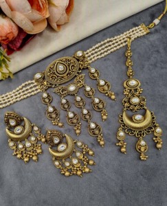 Ensemble de collier ras-de-cou perlé de créateur avec boucles d'oreilles à perles pendantes et mangtika, bijoux de mode ethniques pour tenues festives, fabricant - Product Image 4