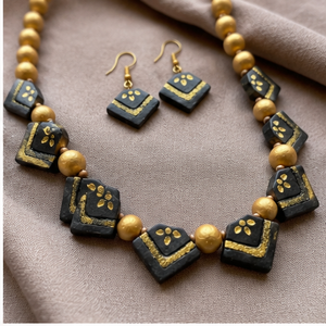 Ensemble collier et boucles d'oreilles en céramique noire dorée, perles moulées, bijoux floraux KOTTRAVAI, accessoire cadeau - Product Image 2