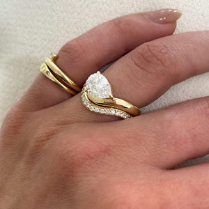 Bague de fiançailles et de mariage classique en or avec diamant de 2 carats de taille poire cultivé en laboratoire, certifié IGI, sertissage invisible - Product Image 4