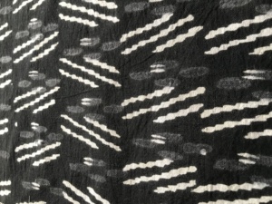 Tissu en coton imprimé à la main en gros – Tissu en coton indien à rayures abstraites noir et blanc pour vêtements et fournisseur de textiles - Product Image 3