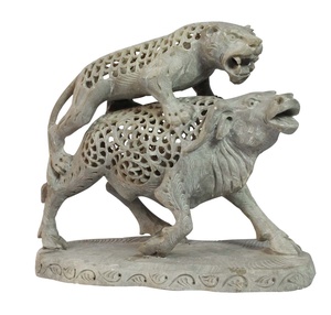 Figurine de lion et de taureau en pierre savonneuse sculptée à la main |   Sculpture en pierre de style Jaali |   Statue d'animal indien pour la décoration intérieure et l'exportation - Product Image 1